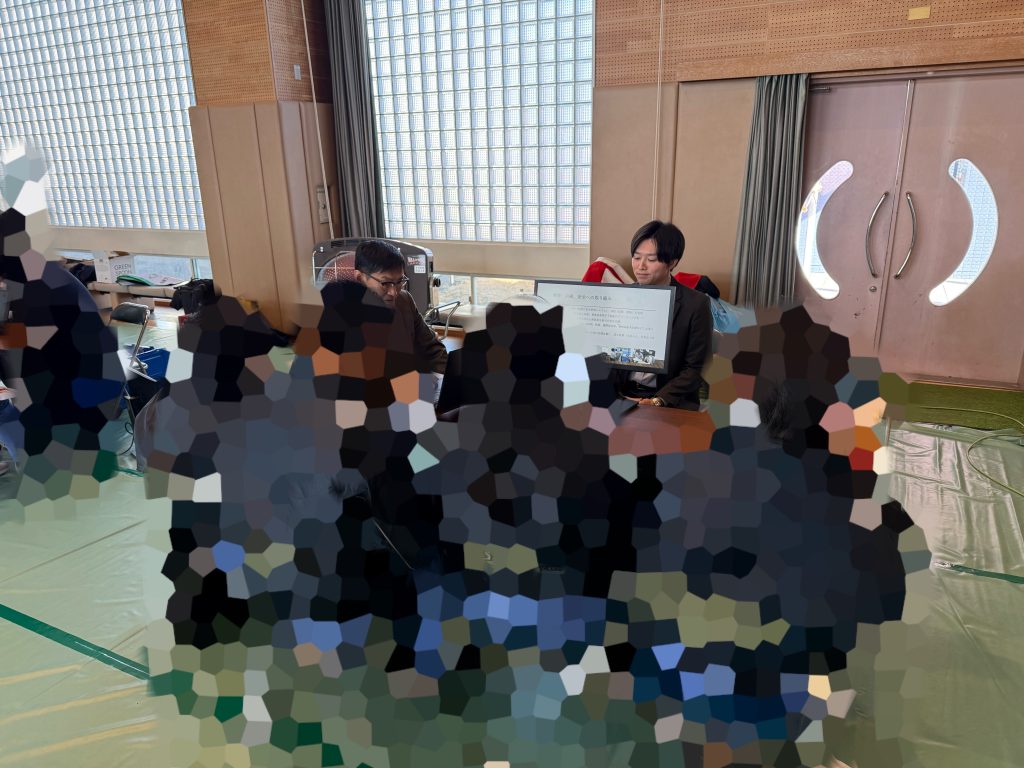 学生の皆さんに説明をしている様子。
※プライバシー保護の為、一部画像を加工しております。