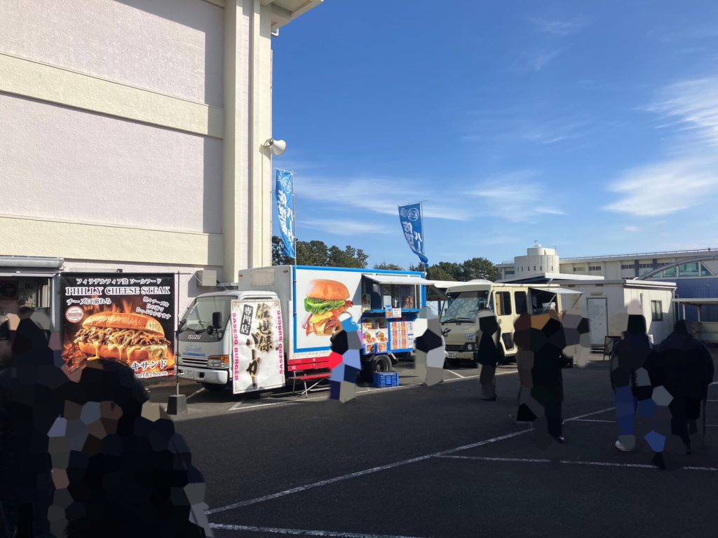 学生の皆さんに説明をしている様子。
※プライバシー保護の為、一部画像を加工しております。